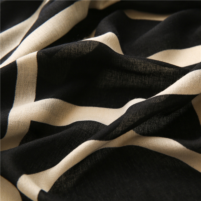 Spain Luxury Brand Black Beige - Tippet Line ulasan dan harga